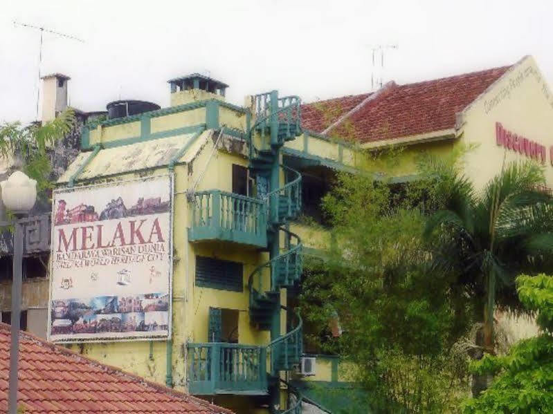 Discovery Cafe And Guesthouse Malacca Bagian luar foto